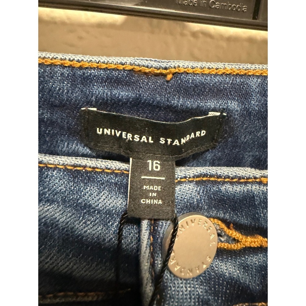 Universal Standard Size 16 High Rise Straight Leg Jeans Medium Wash Blue Denim - Picture 2 of 5